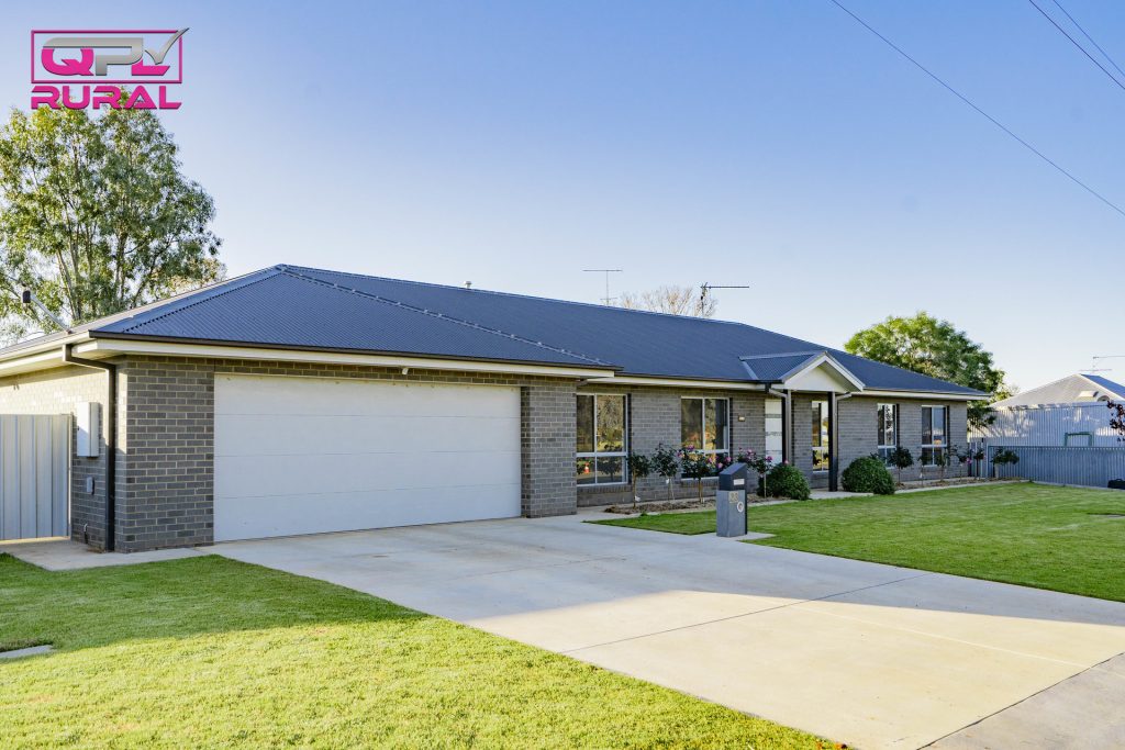 23 Britannia Street, Temora NSW 2666 - photo 2