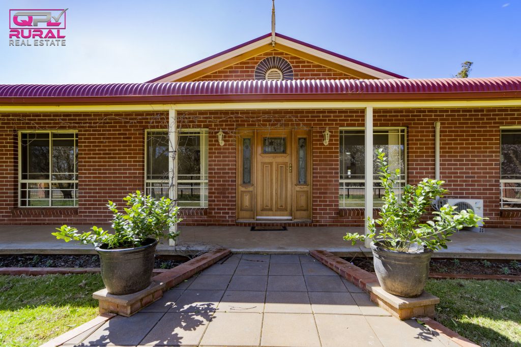 142 Goldfields Way, Temora NSW 2666 - photo 2