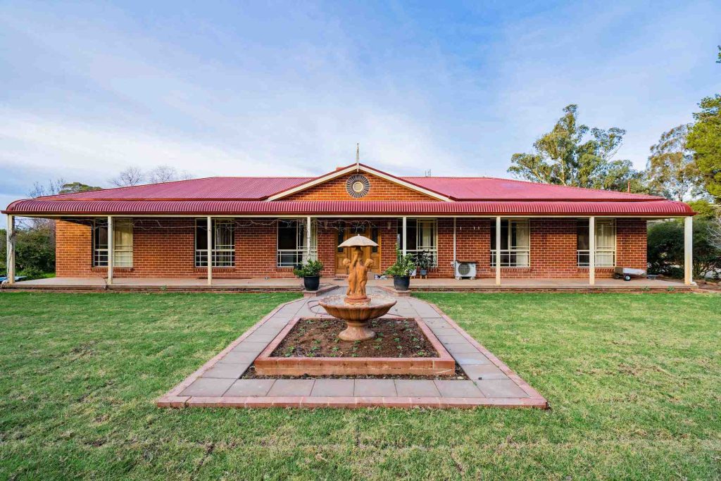 142 Goldfields Way, Temora NSW 2666 - McGrath Riverina