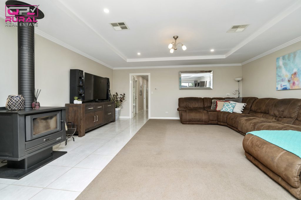 140 Polaris Street, Temora NSW 2666 - photo 8