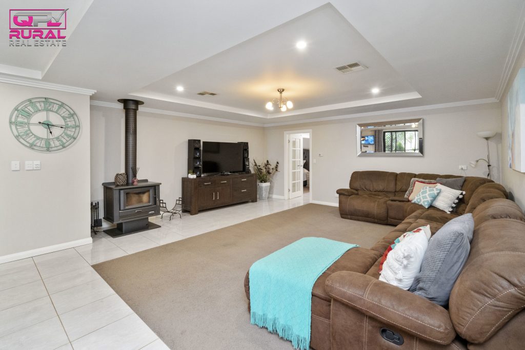 140 Polaris Street, Temora NSW 2666 - photo 9