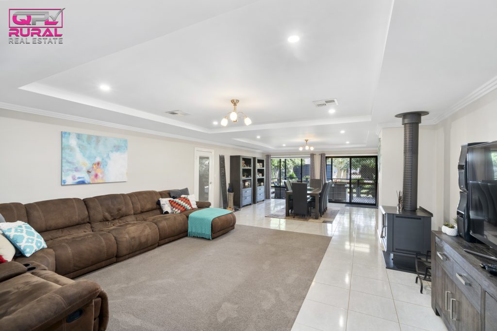 140 Polaris Street, Temora NSW 2666 - photo 10