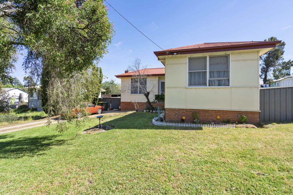 9 Flood Street, Narrandera NSW 2700 - photo 11