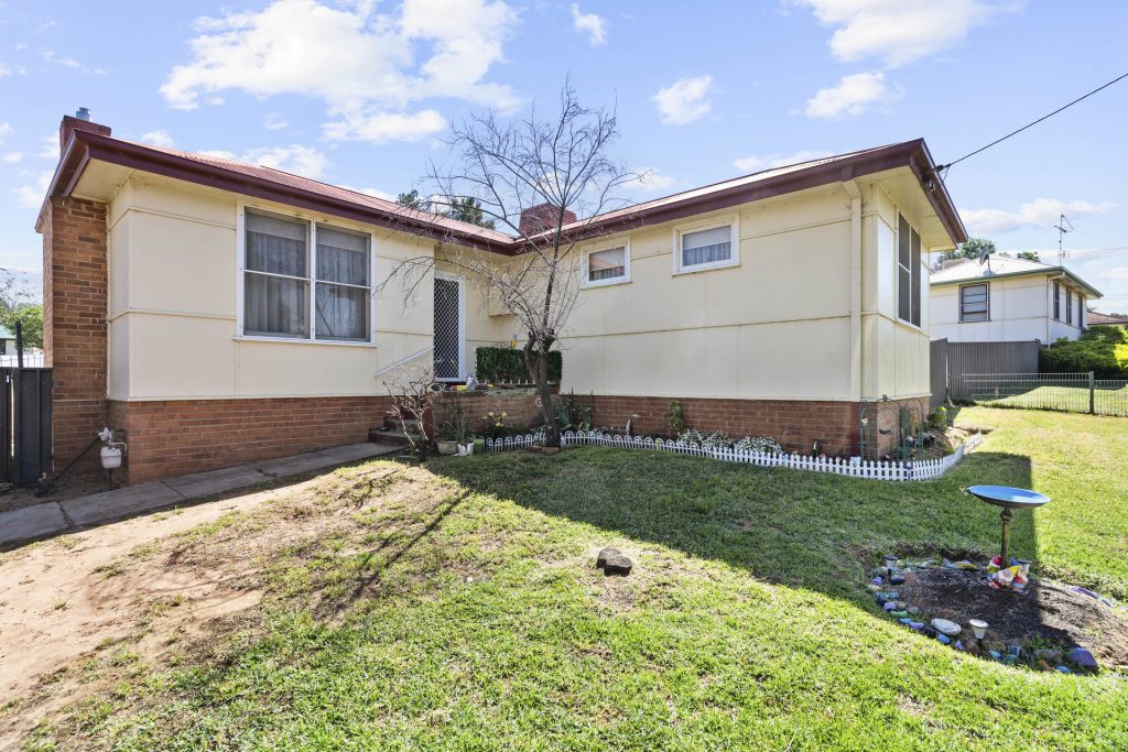 9 Flood Street, Narrandera NSW 2700 - McGrath Riverina