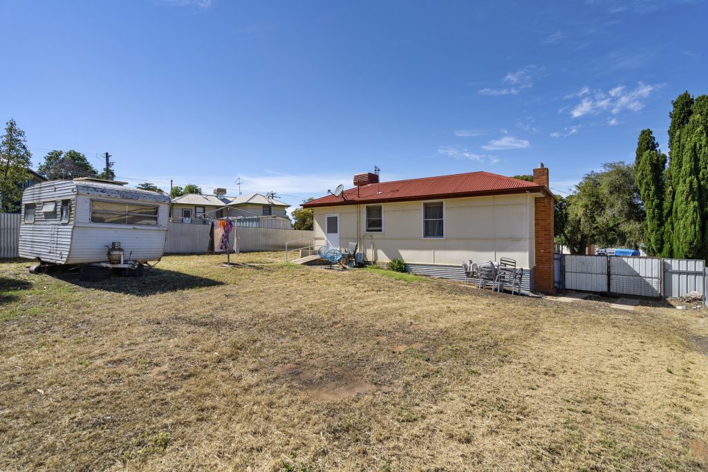 9 Flood Street, Narrandera NSW 2700 - photo 12