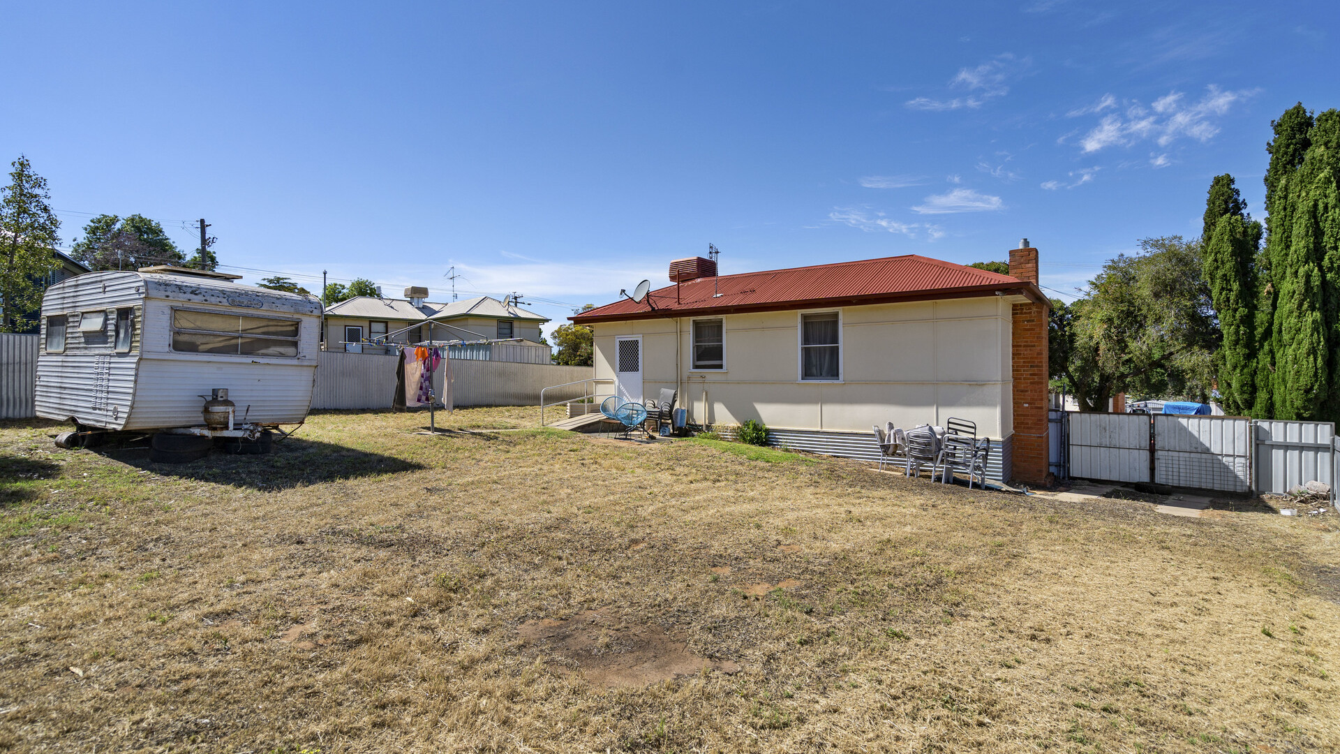 9 Flood Street, Narrandera NSW 2700 - photo 12