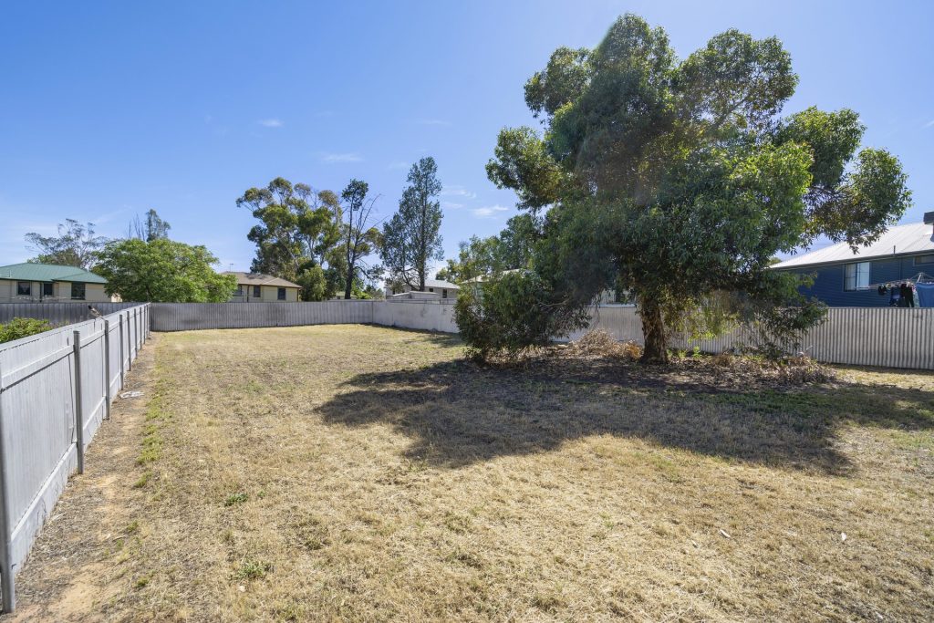 9 Flood Street, Narrandera NSW 2700 - photo 13