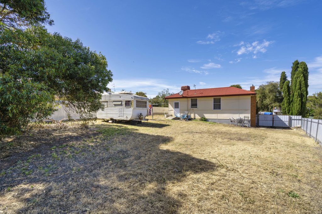 9 Flood Street, Narrandera NSW 2700 - photo 15