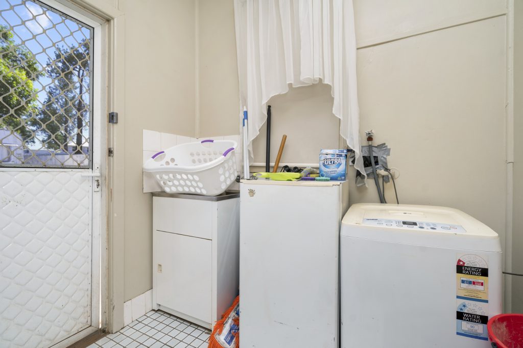 9 Flood Street, Narrandera NSW 2700 - photo 8