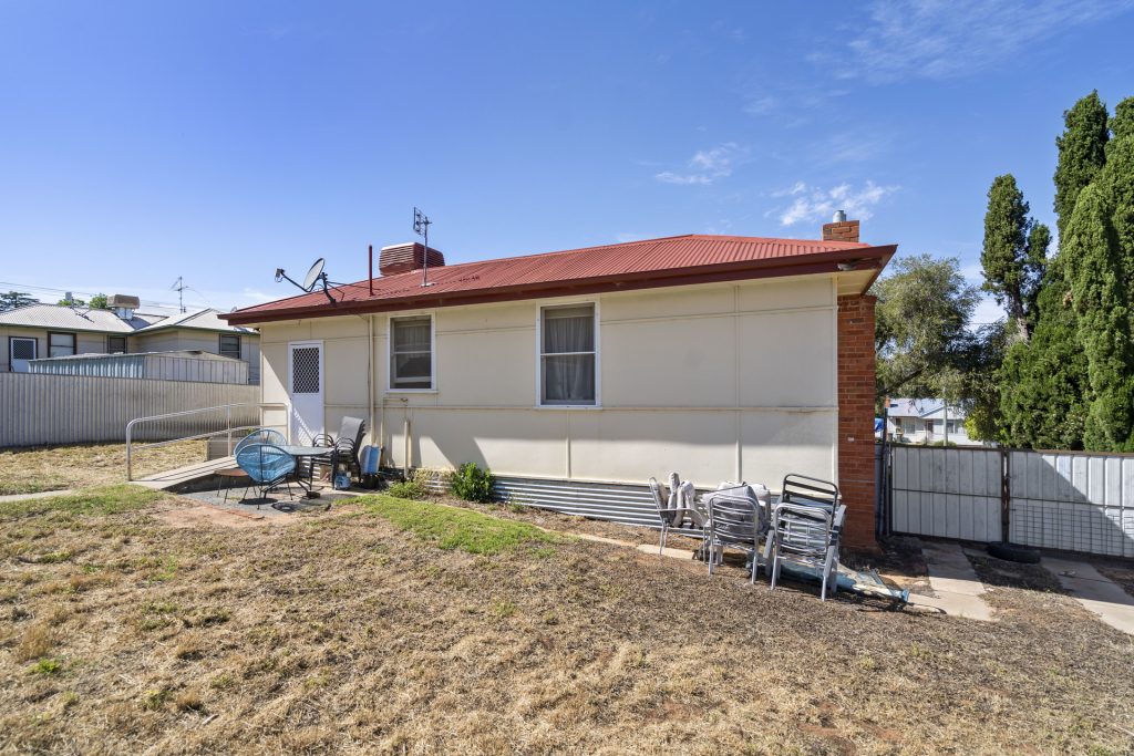 9 Flood Street, Narrandera NSW 2700 - photo 10