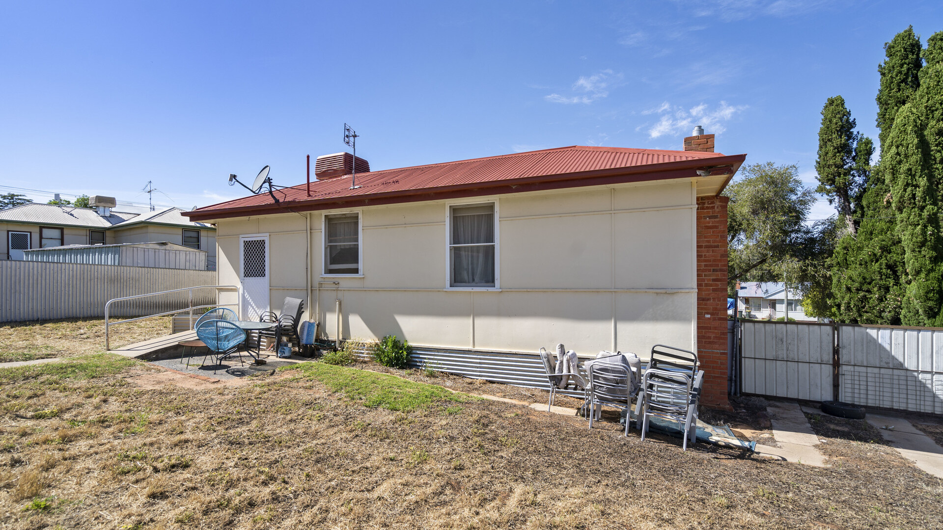 9 Flood Street, Narrandera NSW 2700 - photo 10