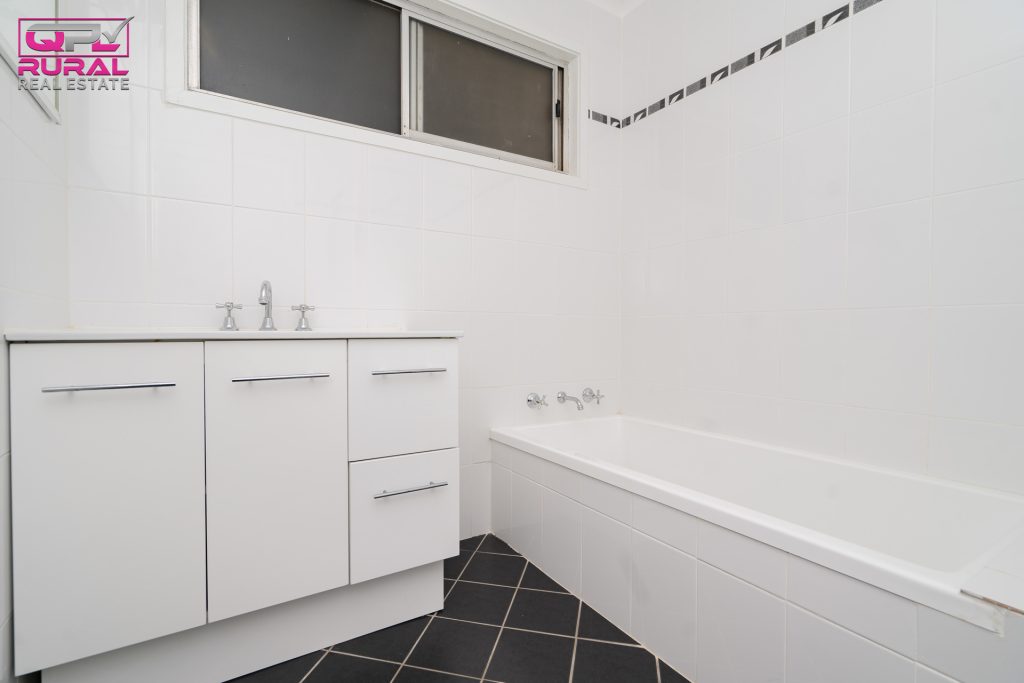 55 Parkes Street, Temora NSW 2666 - photo 8
