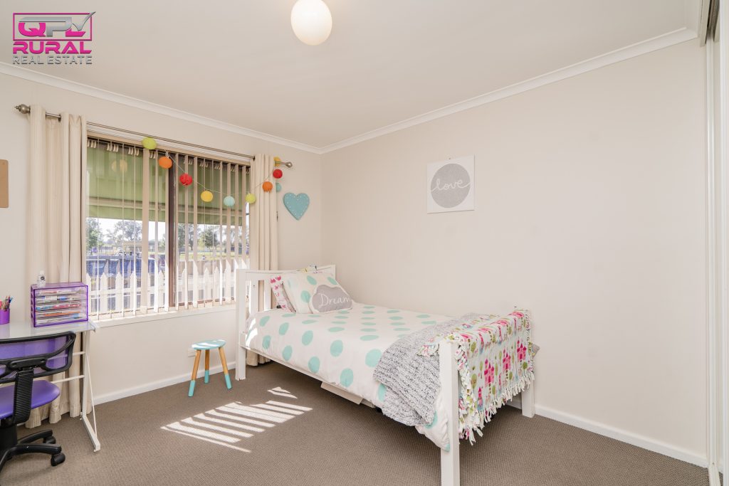 68 Gallipoli Street, Temora NSW 2666 - photo 12