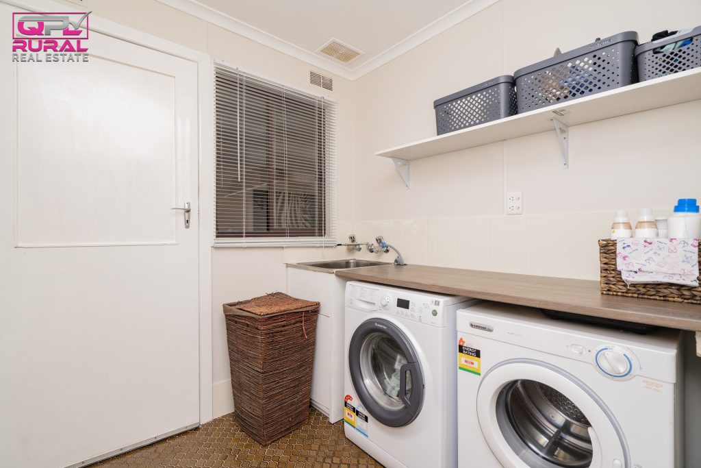 68 Gallipoli Street, Temora NSW 2666 - photo 15