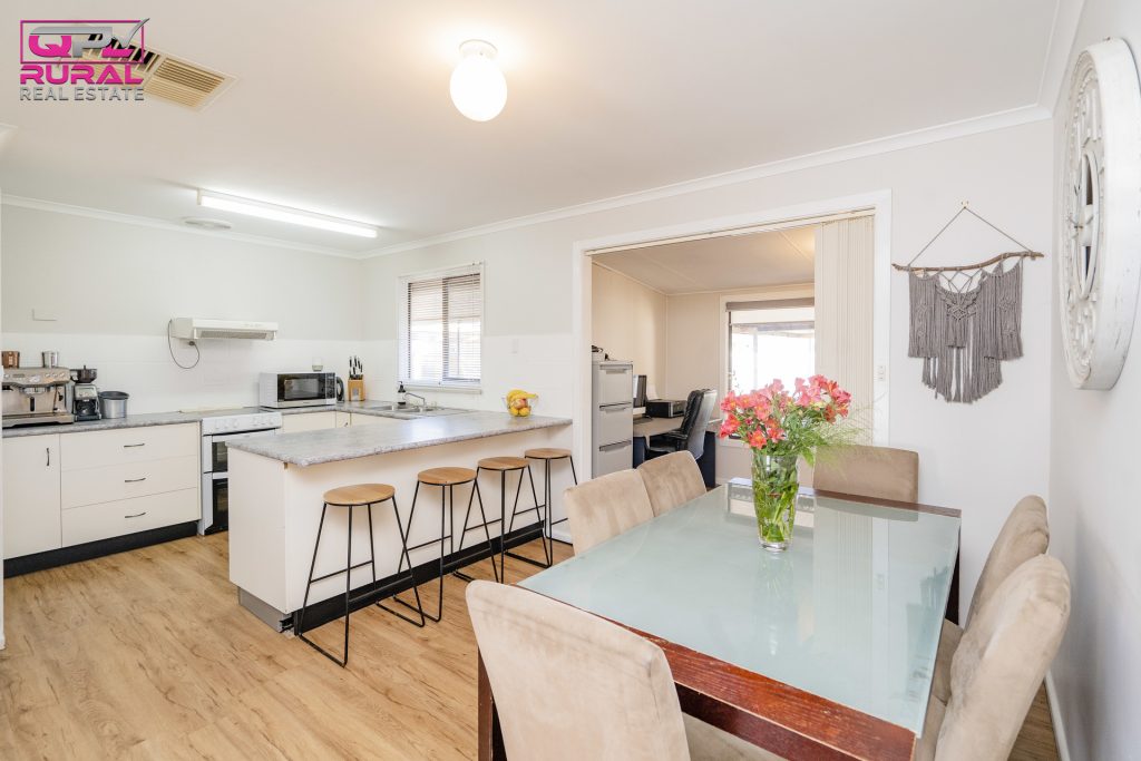 68 Gallipoli Street, Temora NSW 2666 - photo 7
