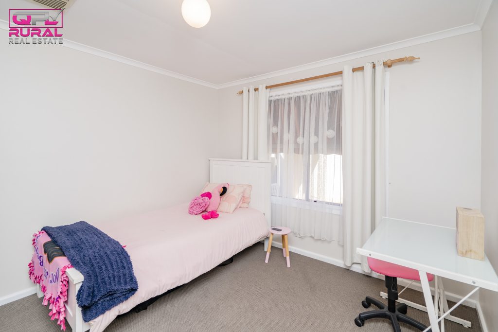 68 Gallipoli Street, Temora NSW 2666 - photo 10