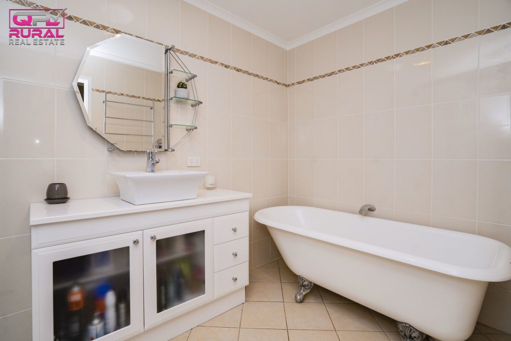 103 De Boos Street, Temora NSW 2666 - photo 32