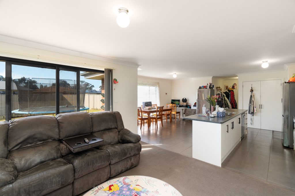 3 Golf Club Drive, Leeton NSW 2705 - photo 7