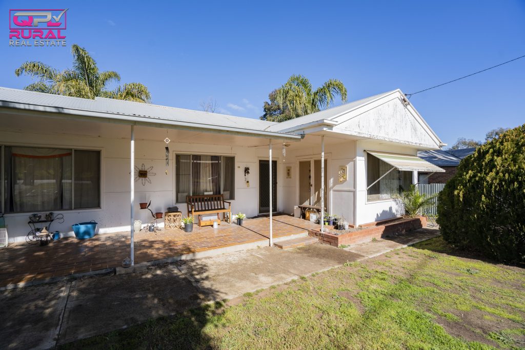 12 Frank Street, Narrandera NSW 2700 - photo 2
