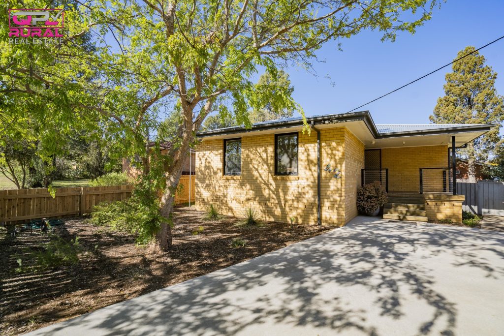 42 Crescent Street, Narrandera NSW 2700 - photo 2