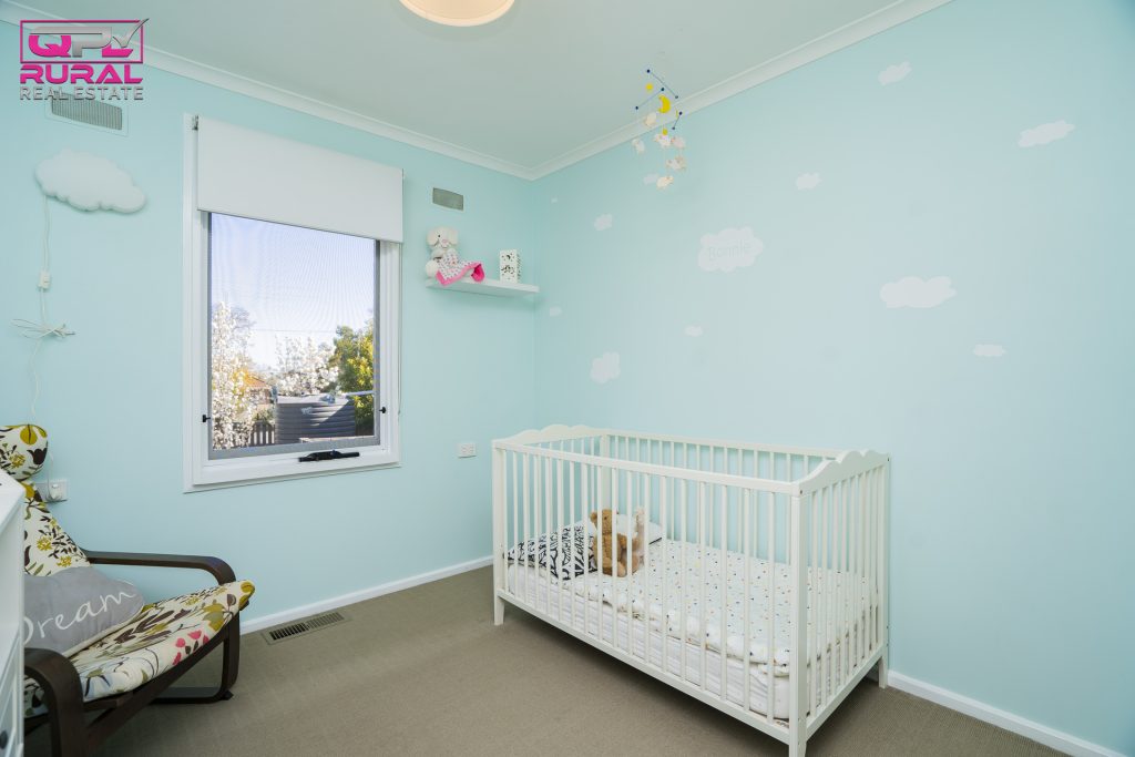 42 Crescent Street, Narrandera NSW 2700 - photo 11