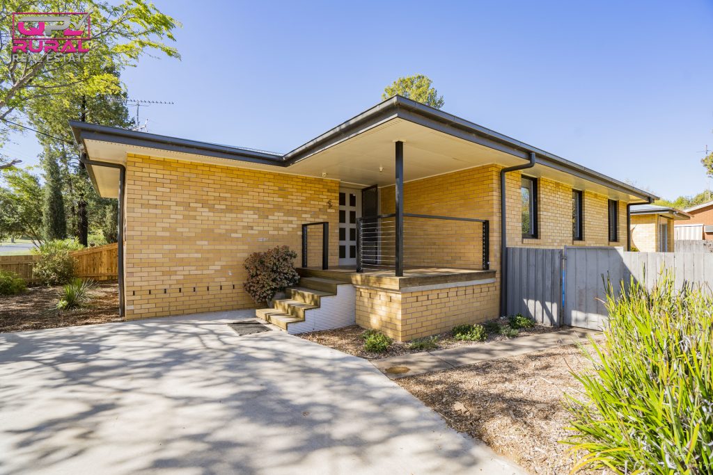 42 Crescent Street, Narrandera NSW 2700 - McGrath Riverina