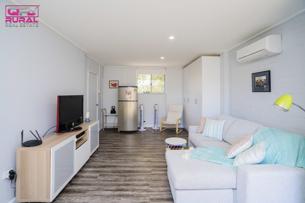 42 Crescent Street, Narrandera NSW 2700 - photo 15