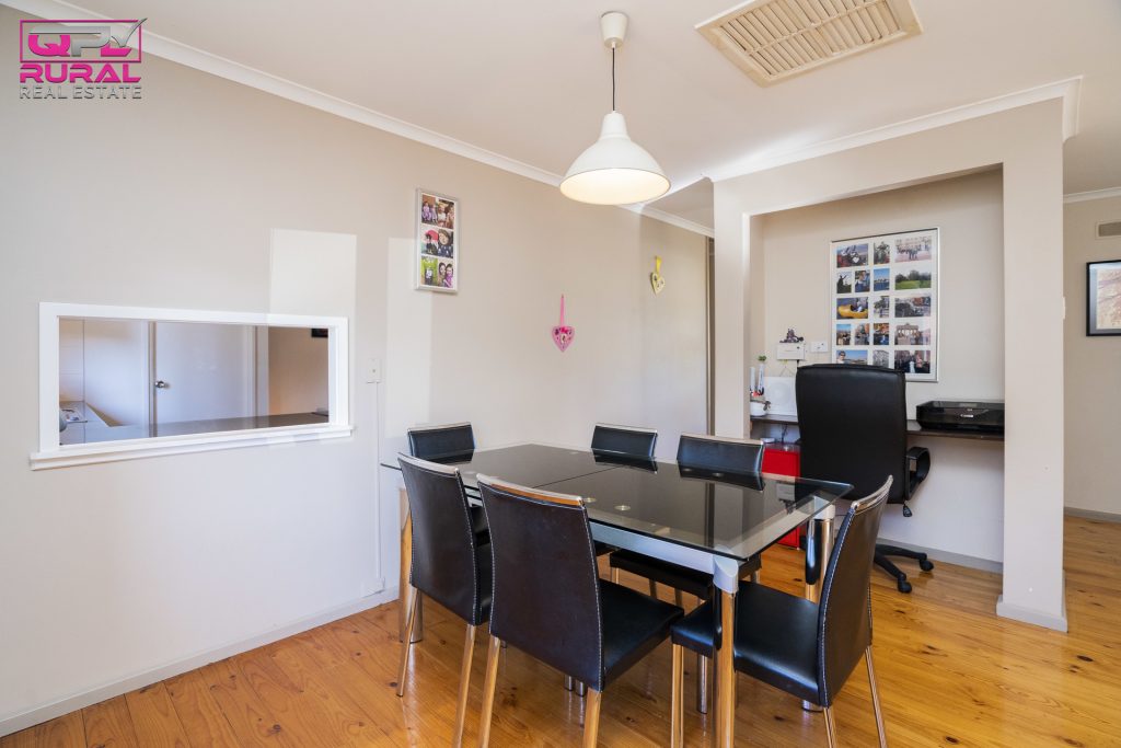 42 Crescent Street, Narrandera NSW 2700 - photo 6