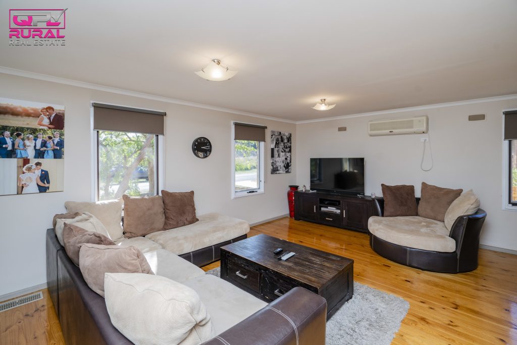 42 Crescent Street, Narrandera NSW 2700 - photo 8