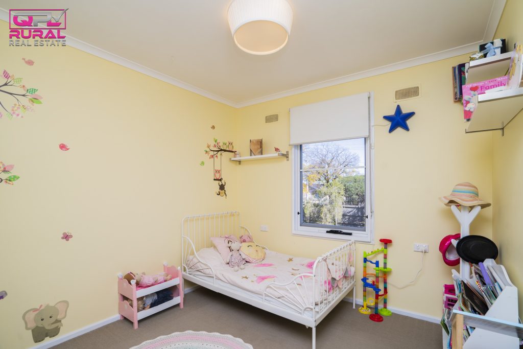 42 Crescent Street, Narrandera NSW 2700 - photo 10