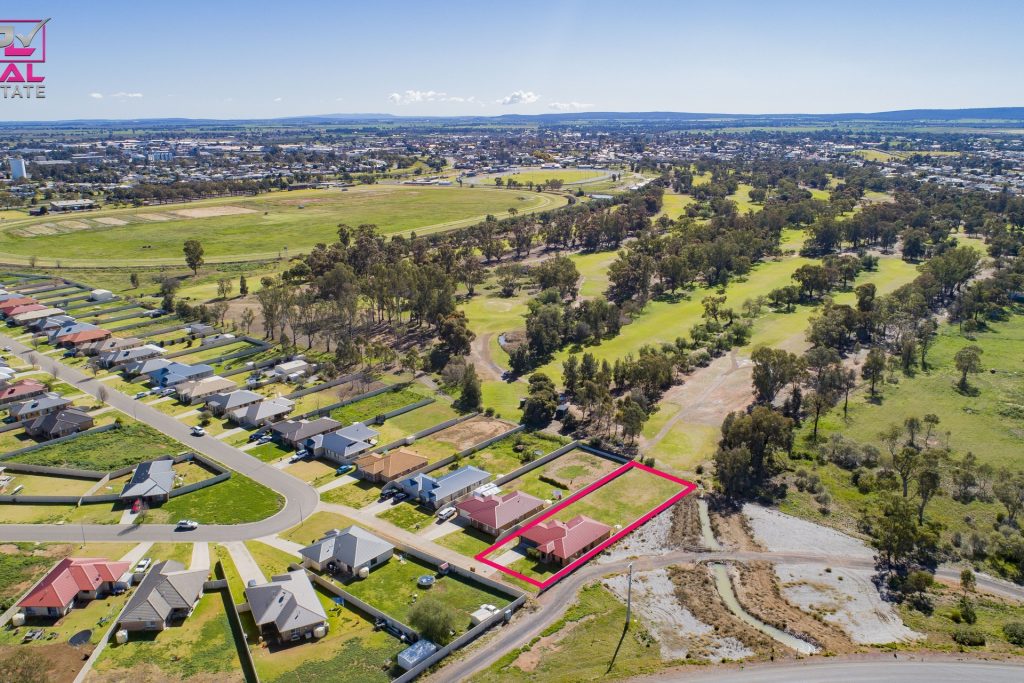 33 Golf Club Drive, Leeton NSW 2705 - photo 2