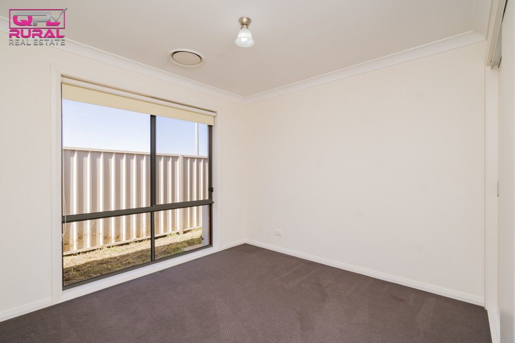33 Golf Club Drive, Leeton NSW 2705 - photo 11