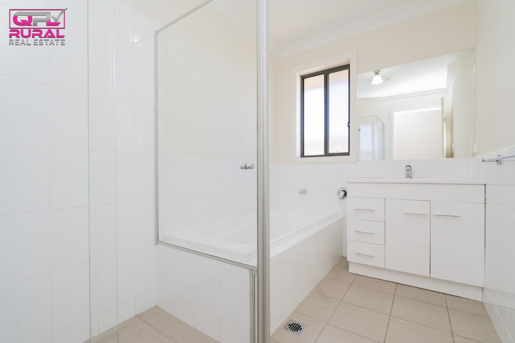 33 Golf Club Drive, Leeton NSW 2705 - photo 13