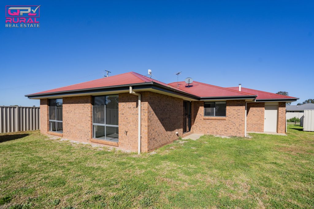 33 Golf Club Drive, Leeton NSW 2705 - photo 14