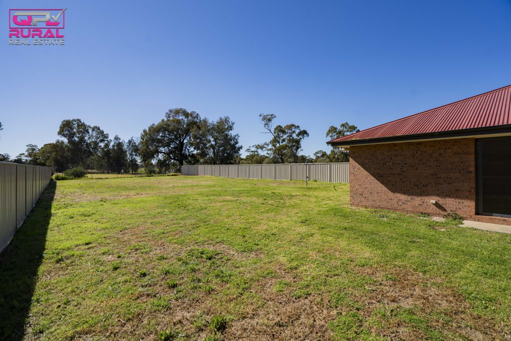 33 Golf Club Drive, Leeton NSW 2705 - photo 15
