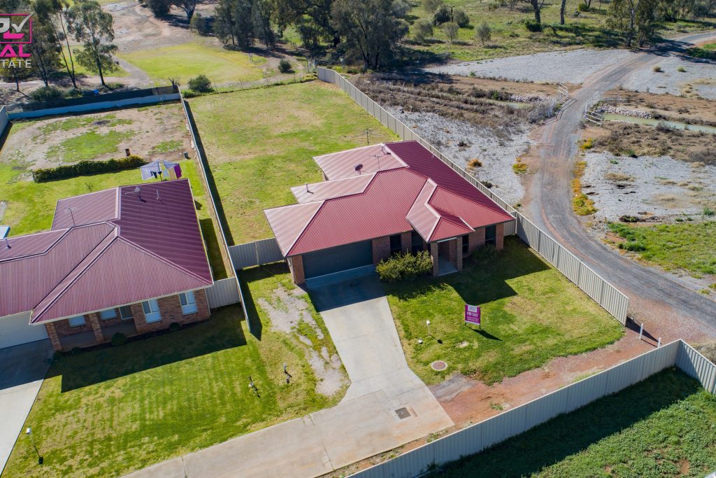 33 Golf Club Drive, Leeton NSW 2705 - photo 3