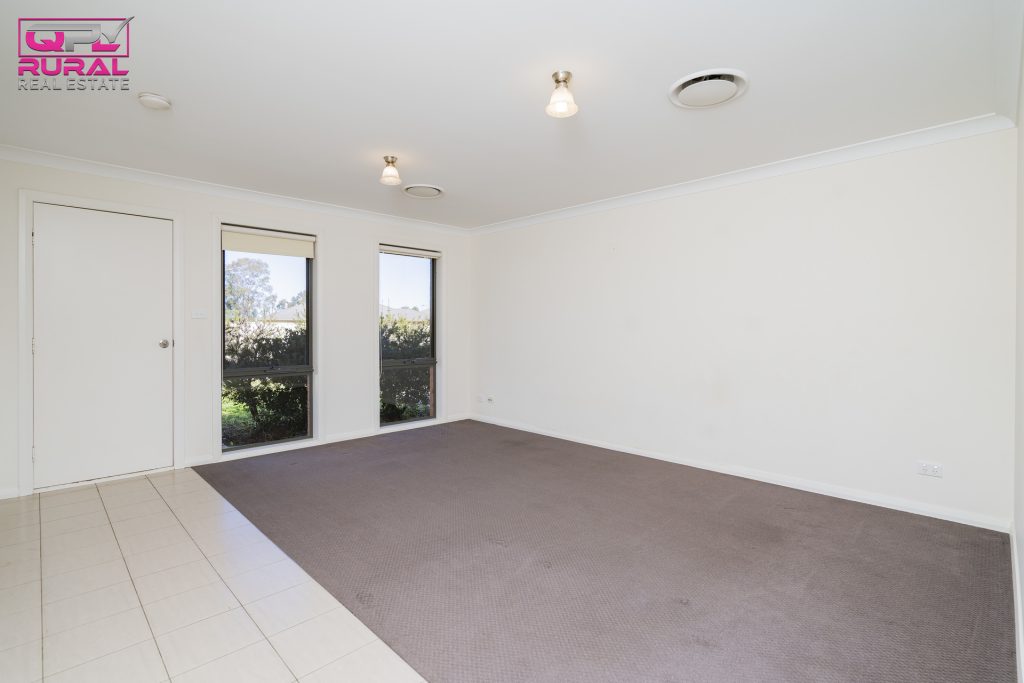33 Golf Club Drive, Leeton NSW 2705 - photo 4