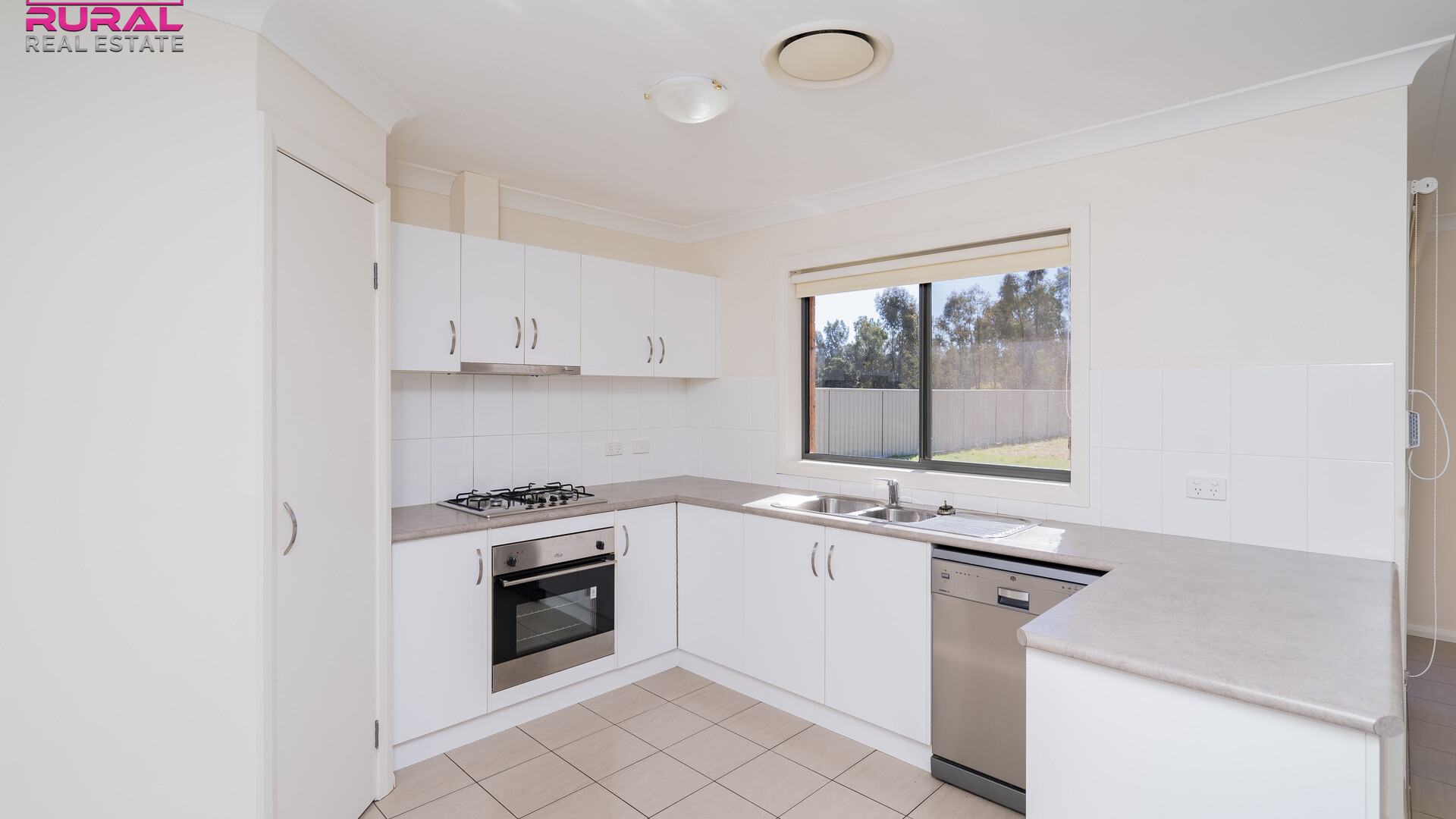 33 Golf Club Drive, Leeton NSW 2705 - photo 6