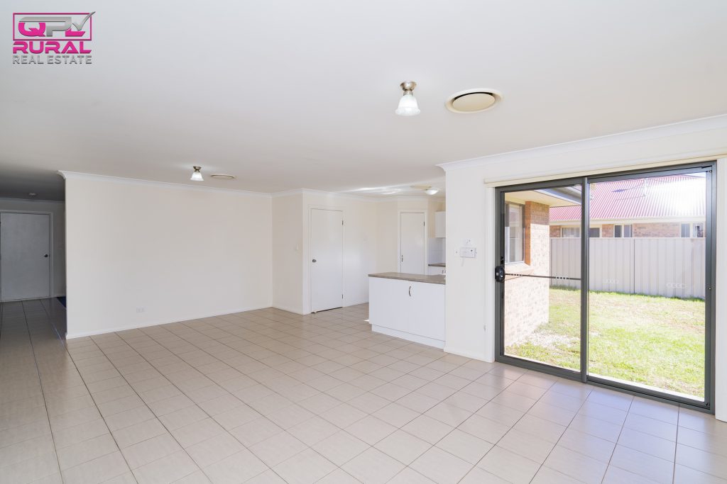 33 Golf Club Drive, Leeton NSW 2705 - photo 7