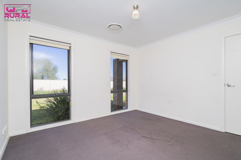 33 Golf Club Drive, Leeton NSW 2705 - photo 9