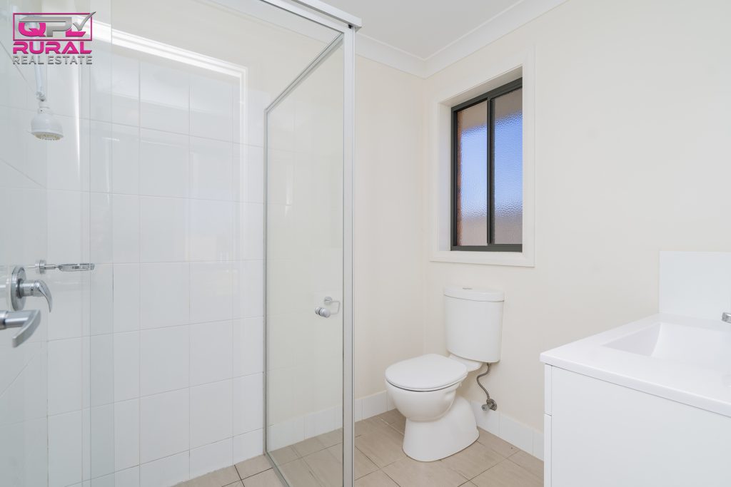 33 Golf Club Drive, Leeton NSW 2705 - photo 10