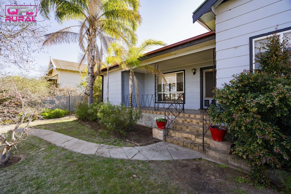 47 King Street, Narrandera NSW 2700 - photo 2