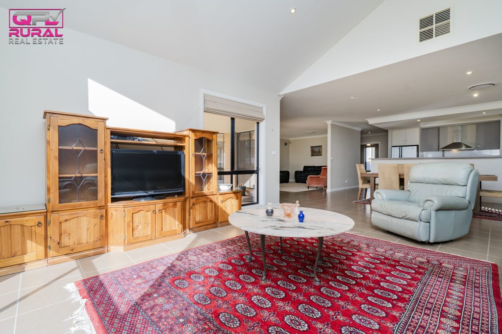 14 Anzac Crescent, Narrandera NSW 2700 - photo 11