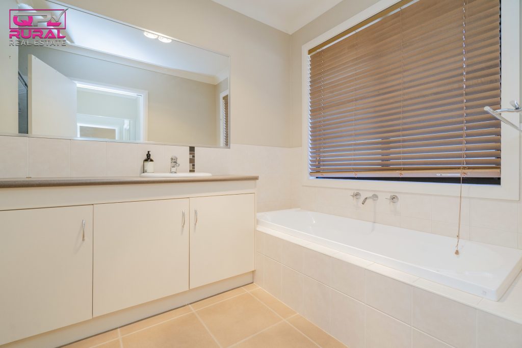 14 Anzac Crescent, Narrandera NSW 2700 - photo 19