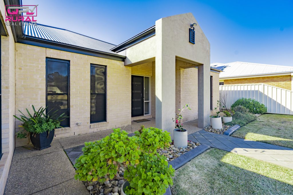 14 Anzac Crescent, Narrandera NSW 2700 - photo 5