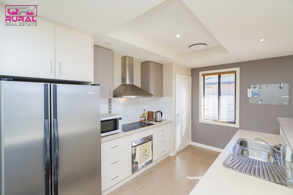 14 Anzac Crescent, Narrandera NSW 2700 - photo 6