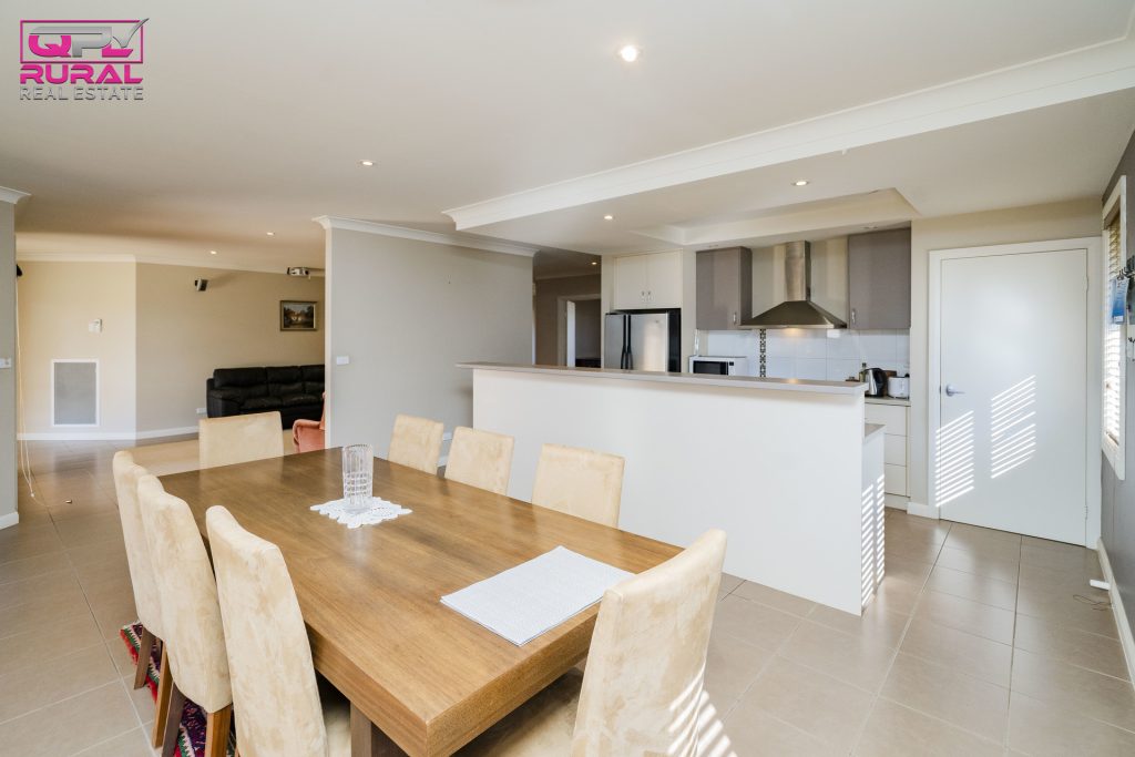 14 Anzac Crescent, Narrandera NSW 2700 - photo 8