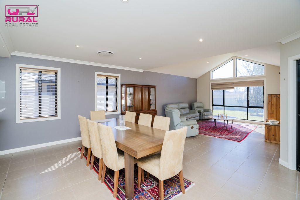 14 Anzac Crescent, Narrandera NSW 2700 - photo 10