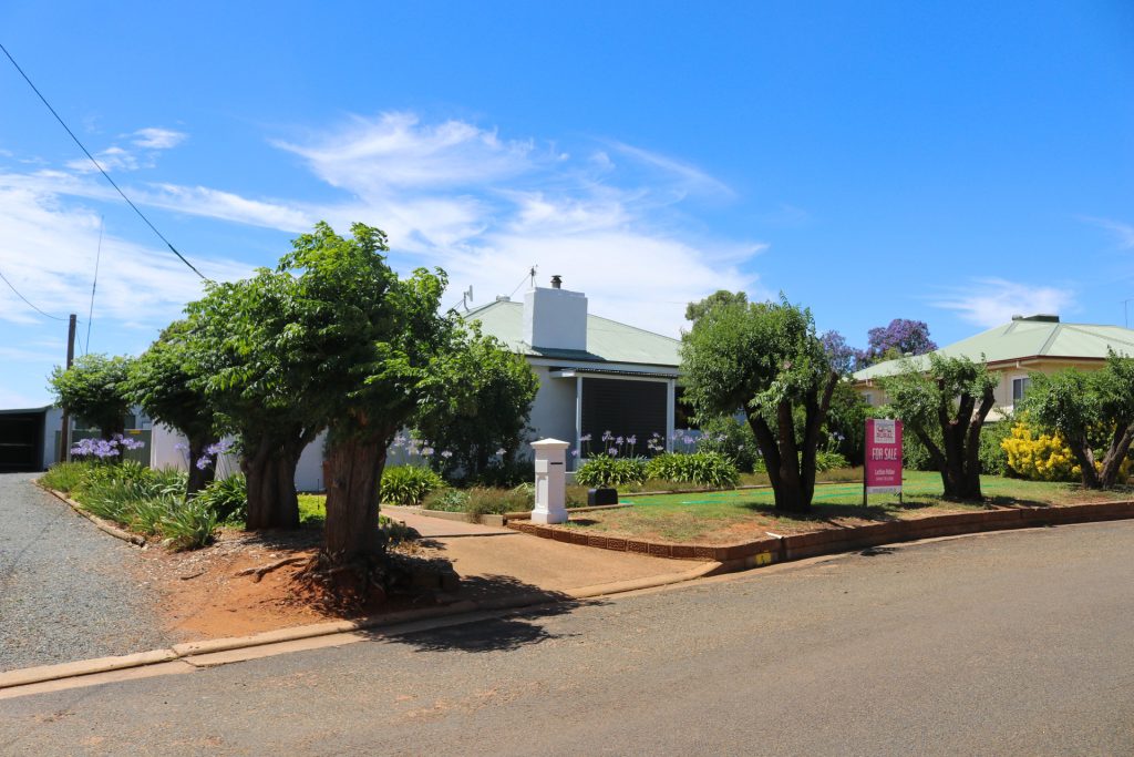 5 Joffre Street, Temora NSW 2666 - photo 2