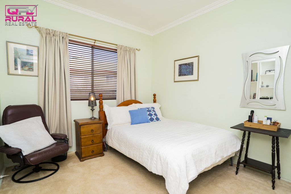 5 Joffre Street, Temora NSW 2666 - photo 11